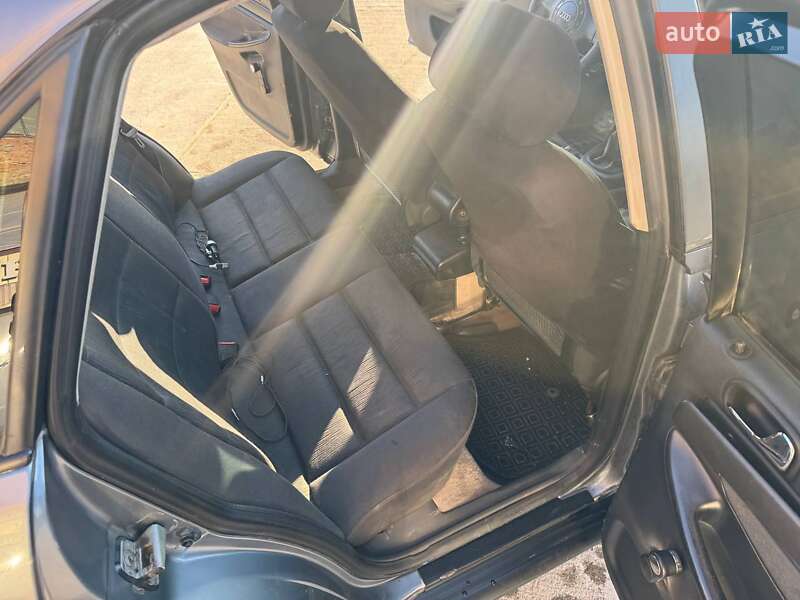 Седан Audi A4 1996 в Ходорове