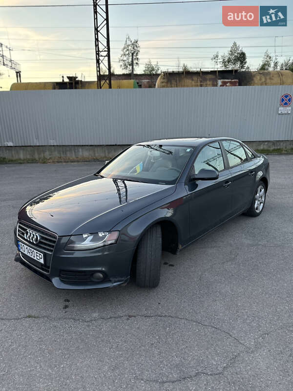 Седан Audi A4 2011 в Сваляве