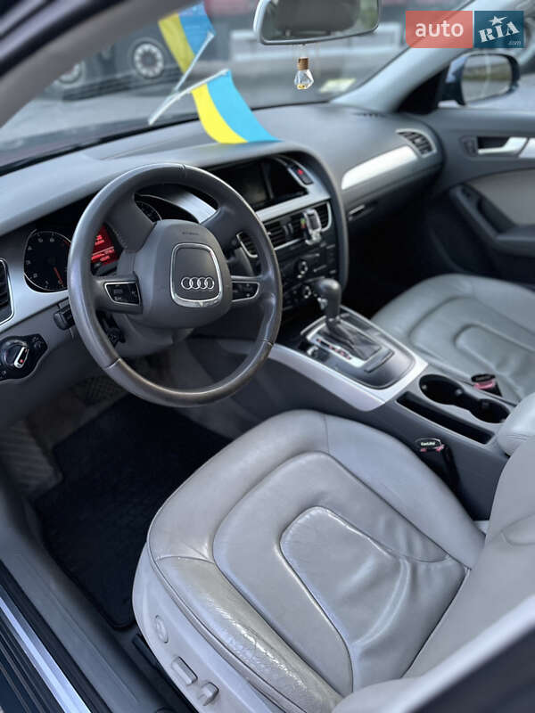 Седан Audi A4 2011 в Сваляве