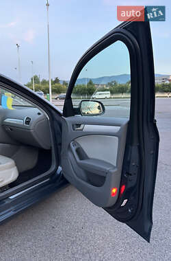 Седан Audi A4 2011 в Сваляве