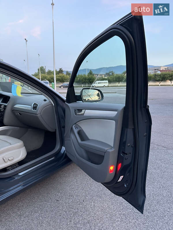 Седан Audi A4 2011 в Сваляве