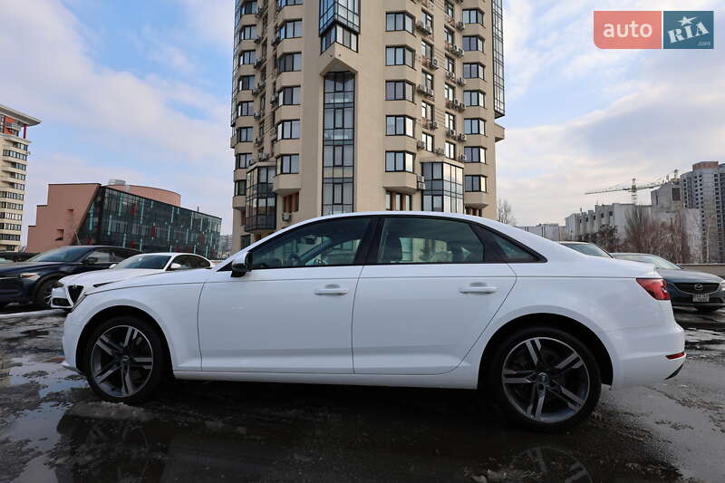 Седан Audi A4 2017 в Киеве