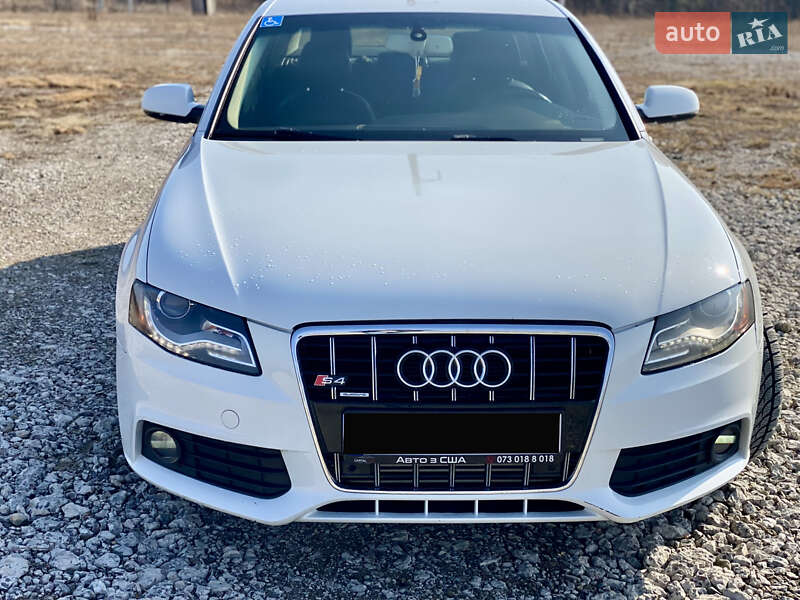 Седан Audi A4 2011 в Львове
