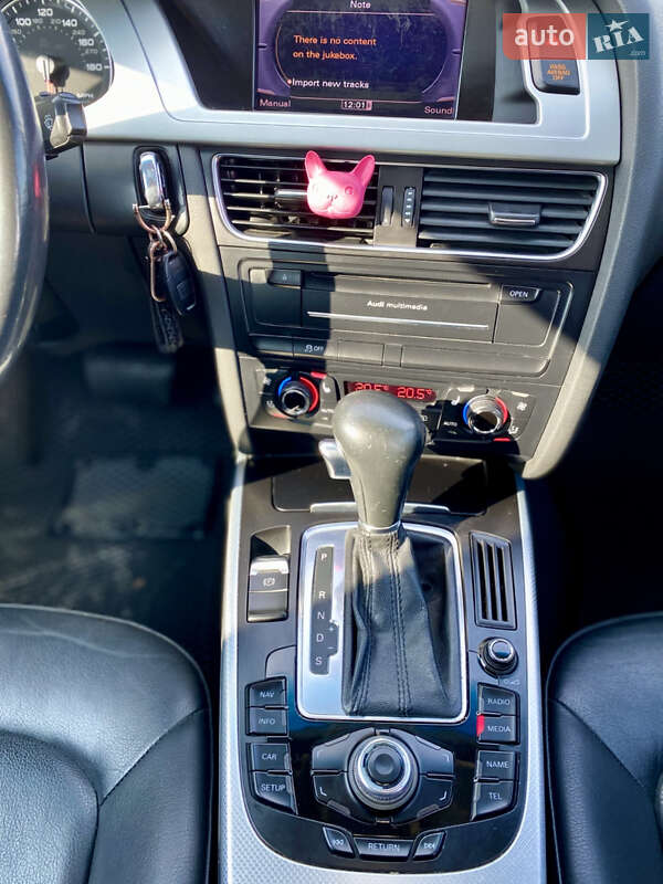 Седан Audi A4 2011 в Львове