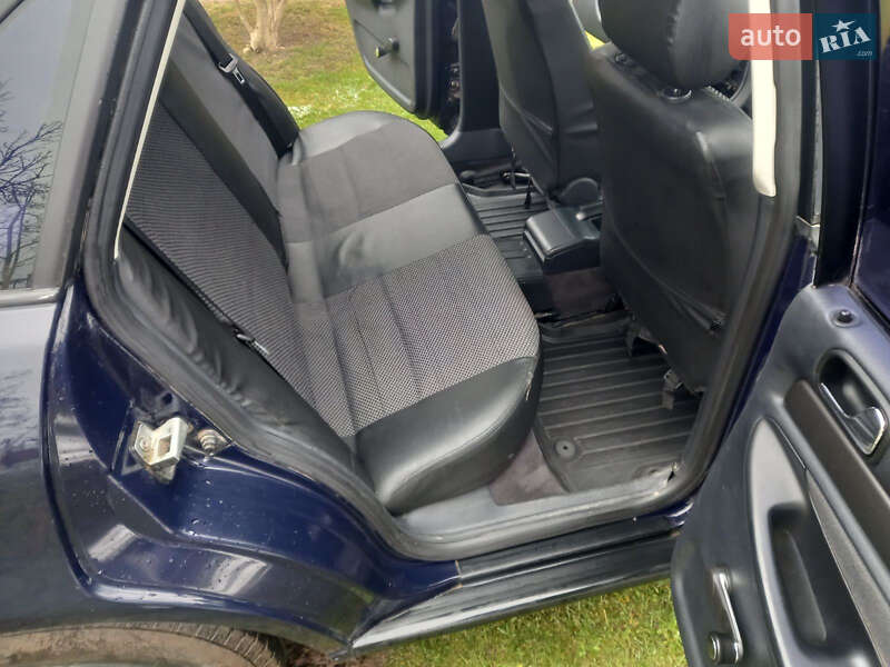 Седан Audi A4 1997 в Самборе