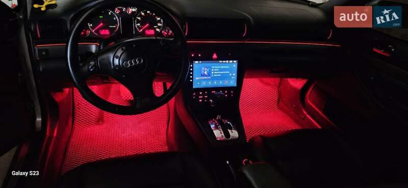 Седан Audi A4 2000 в Ромнах