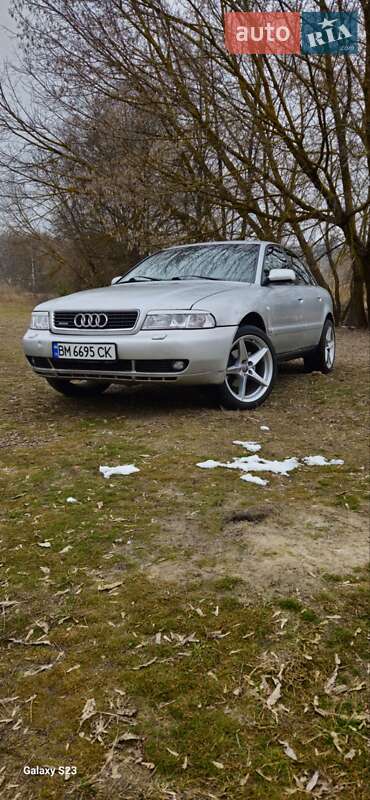 Седан Audi A4 2000 в Ромнах