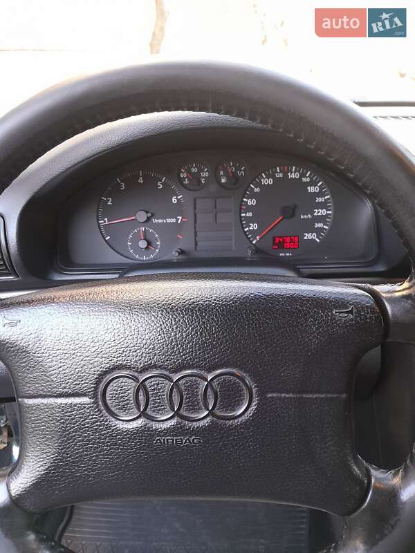Седан Audi A4 1997 в Львове