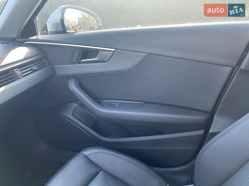 Седан Audi A4 2017 в Киеве