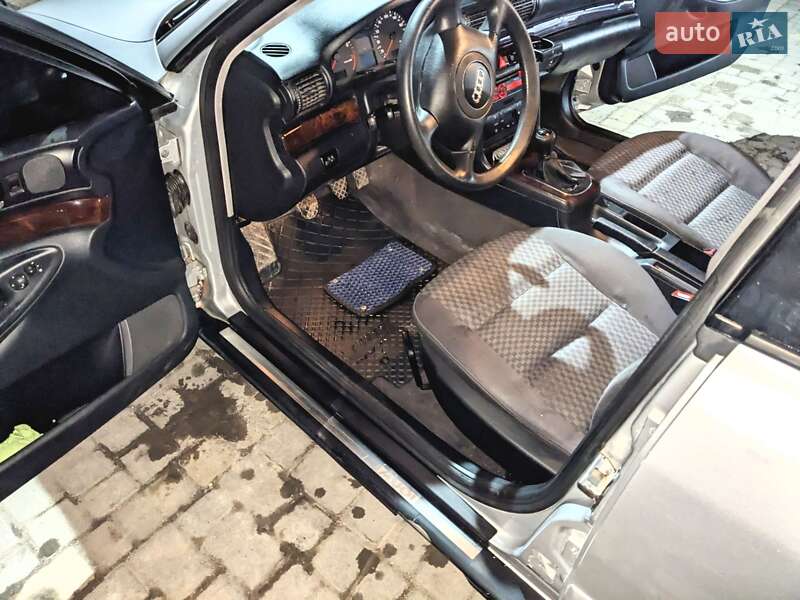 Седан Audi A4 1999 в Теофіполі