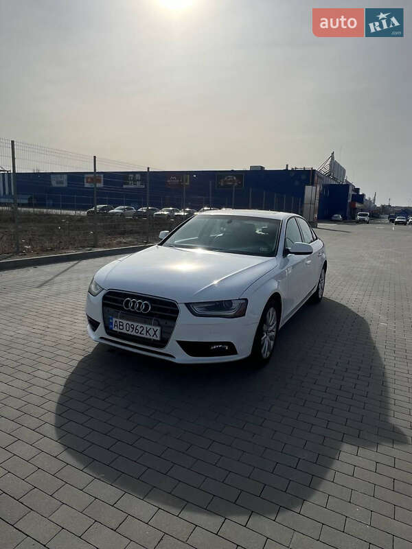 Седан Audi A4 2012 в 