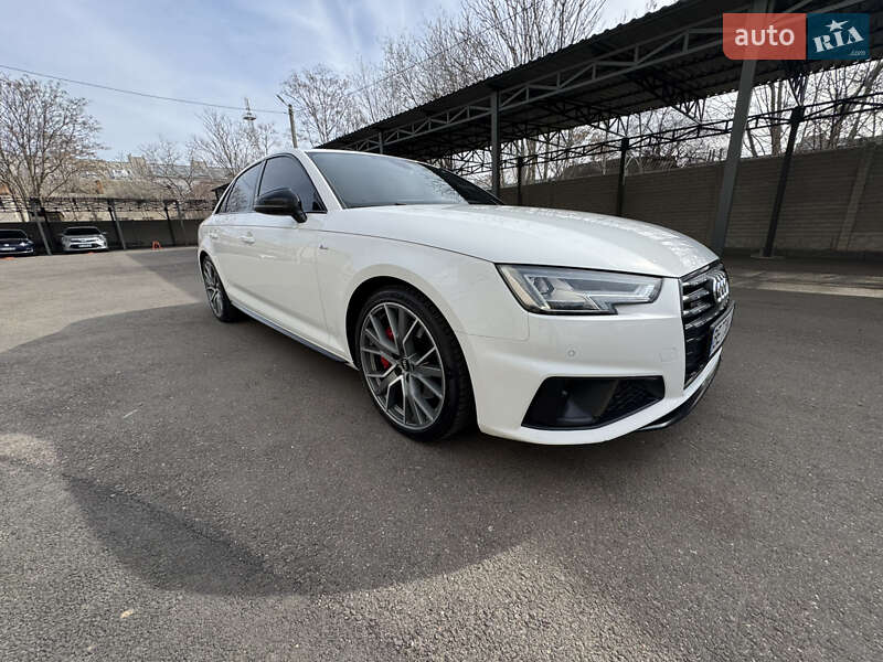 Седан Audi A4 2018 в Николаеве