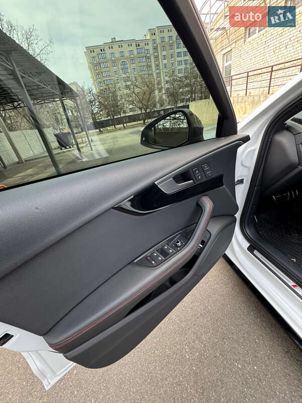 Седан Audi A4 2018 в Николаеве