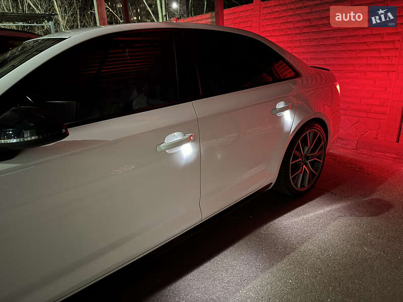 Седан Audi A4 2018 в Николаеве