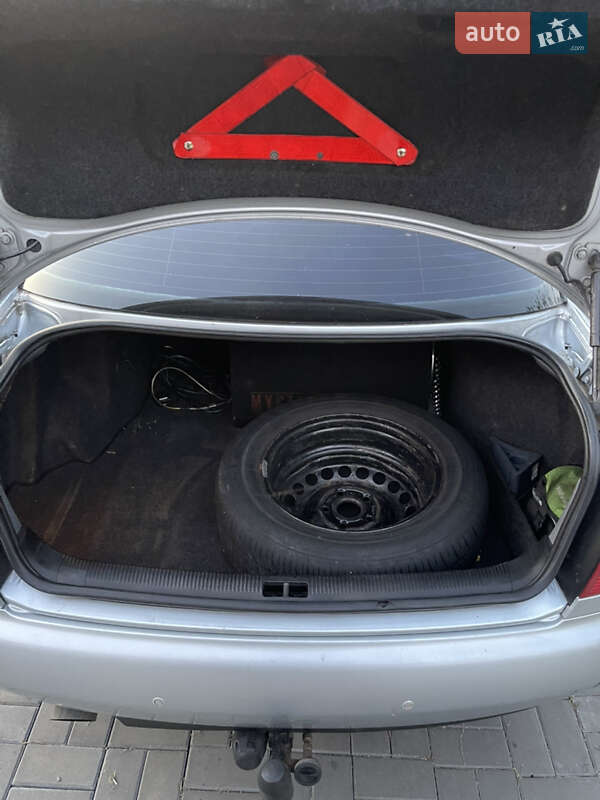 Седан Audi A4 1997 в Хороле