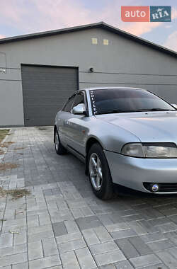 Седан Audi A4 1997 в Хороле
