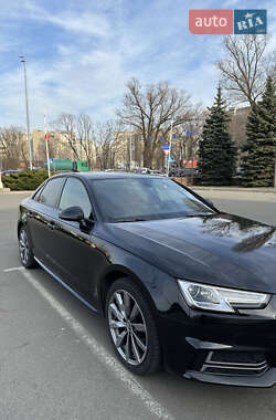 Седан Audi A4 2018 в 