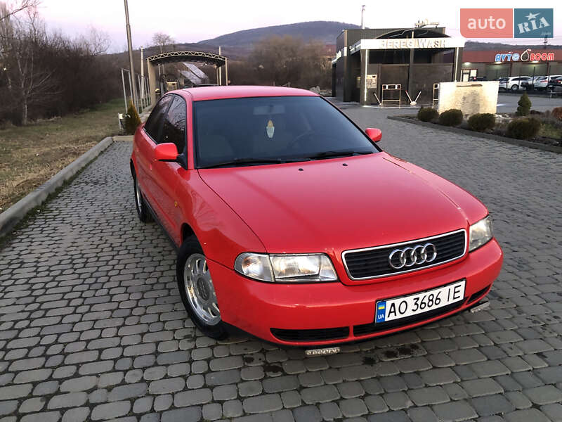 Седан Audi A4 1997 в Береговому