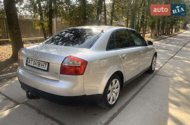 Седан Audi A4 2001 в Надворной