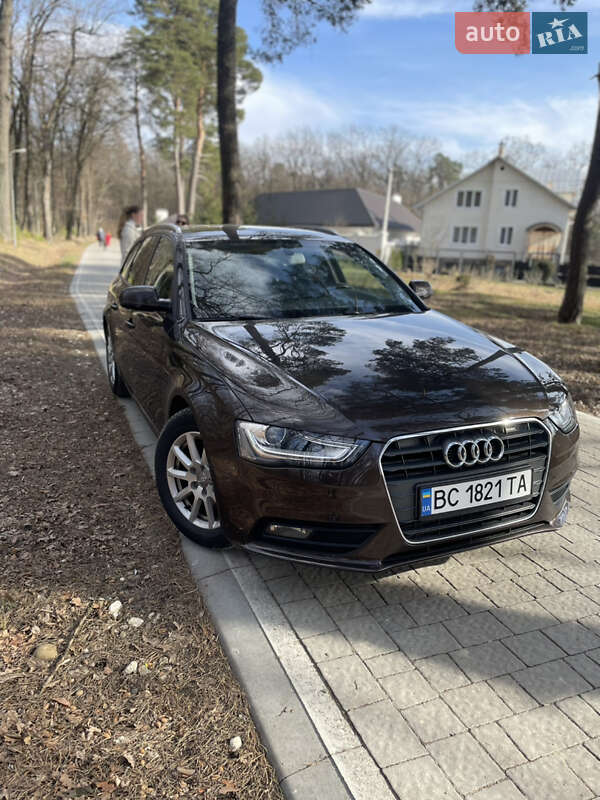 Универсал Audi A4 2012 в 