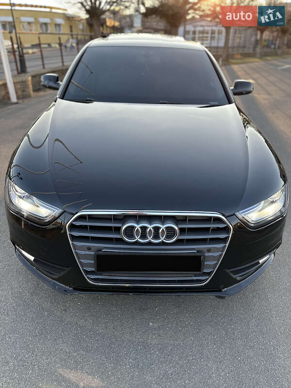 Седан Audi A4 2015 в Киеве