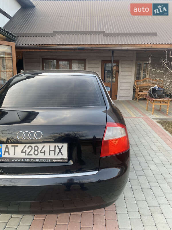 Седан Audi A4 2002 в Лазещине