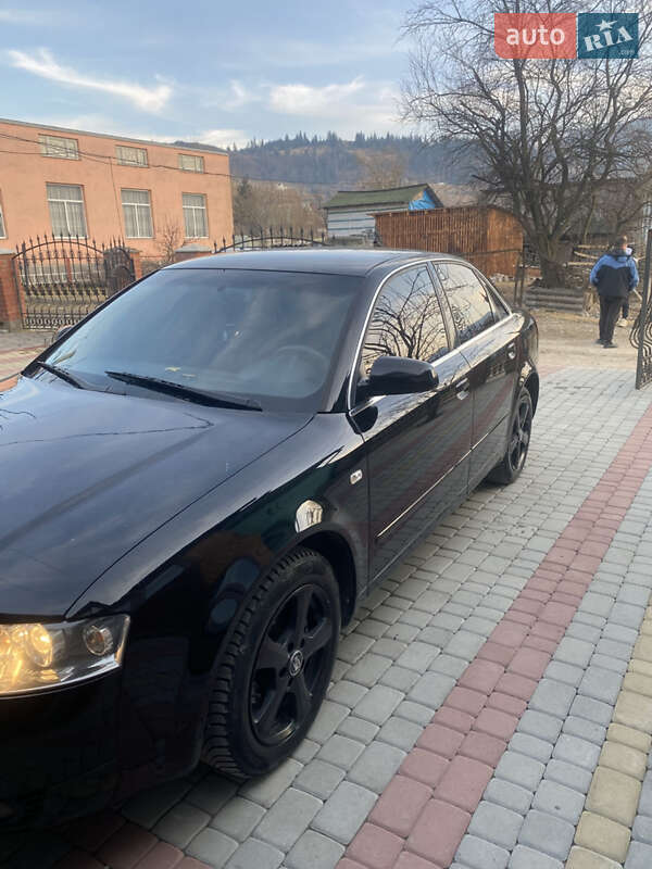 Седан Audi A4 2002 в Лазещине