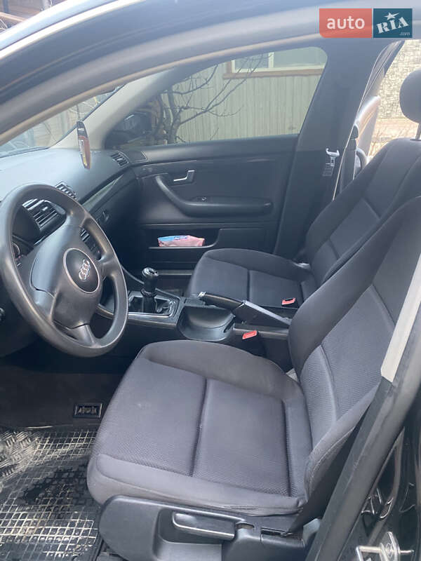Седан Audi A4 2002 в Лазещине