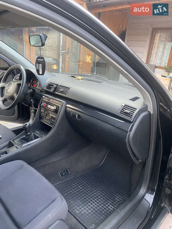 Седан Audi A4 2002 в Лазещине