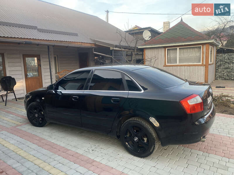 Седан Audi A4 2002 в Лазещине