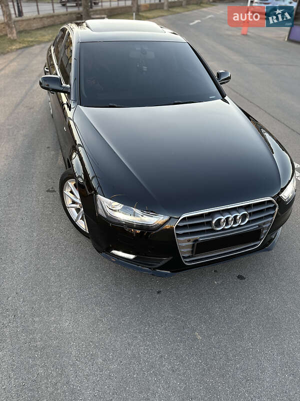 Седан Audi A4 2015 в Киеве