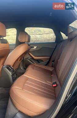 Седан Audi A4 2019 в 