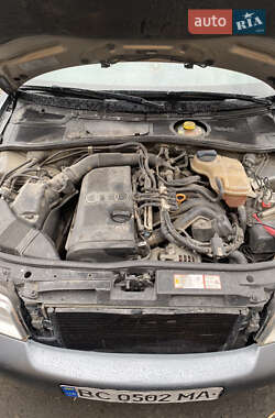 Седан Audi A4 1999 в 