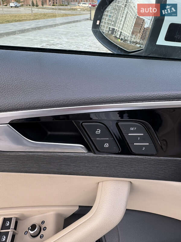 Седан Audi A4 2020 в Киеве