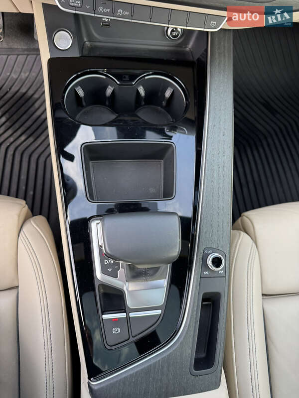 Седан Audi A4 2020 в Киеве