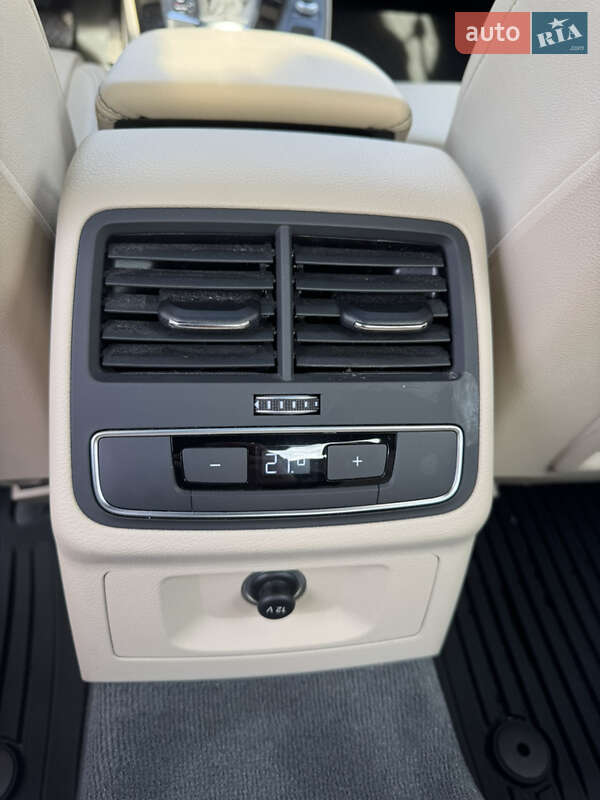 Седан Audi A4 2020 в Киеве