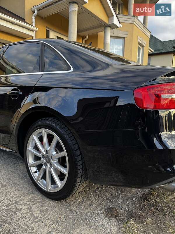 Седан Audi A4 2013 в Житомире