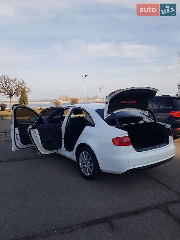 Седан Audi A4 2012 в Черкассах