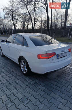 Седан Audi A4 2012 в 