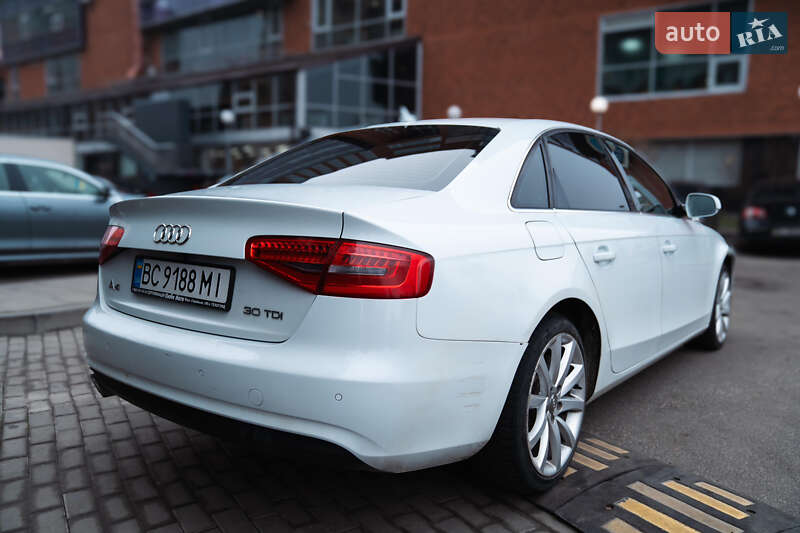 Седан Audi A4 2015 в Львові