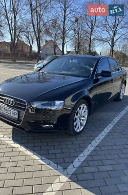Седан Audi A4 2012 в 