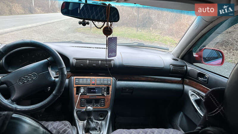 Седан Audi A4 1996 в Рахове