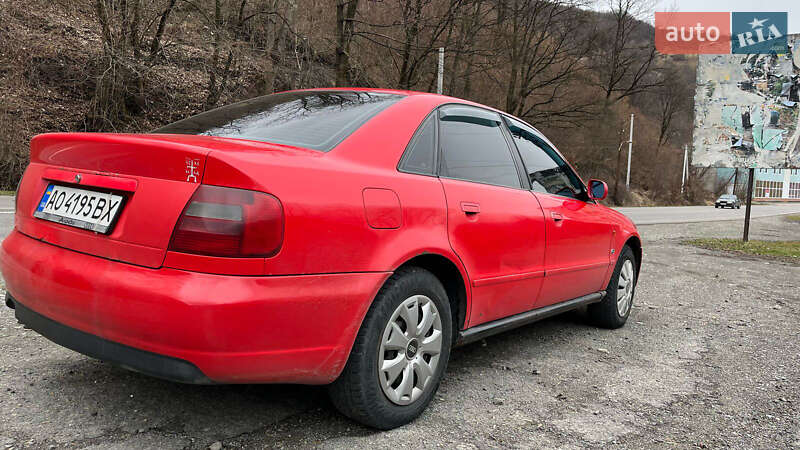 Седан Audi A4 1996 в Рахове