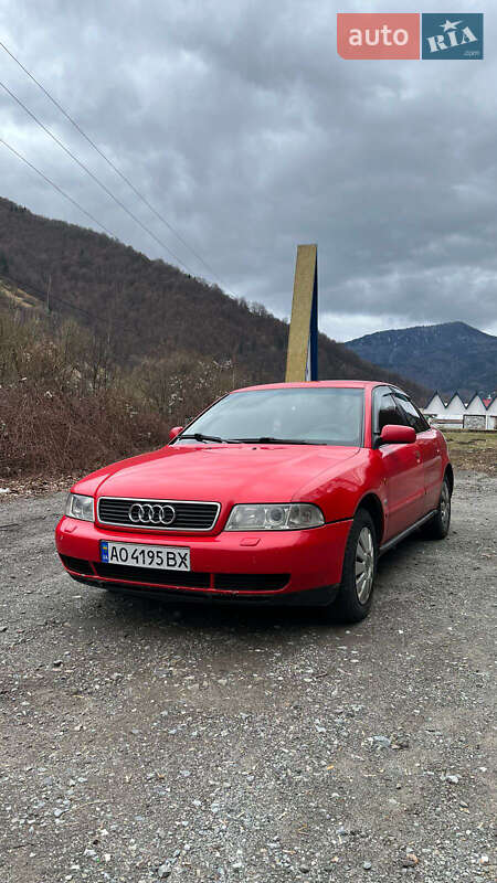 Седан Audi A4 1996 в Рахове