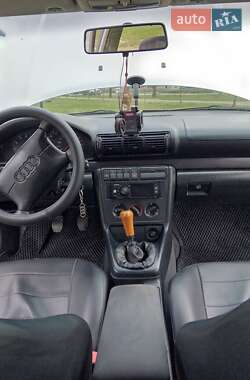 Седан Audi A4 1995 в Запорожье