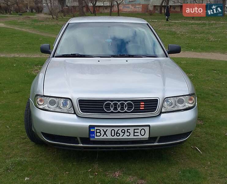 Седан Audi A4 1995 в Запорожье