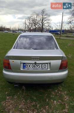 Седан Audi A4 1995 в Запорожье