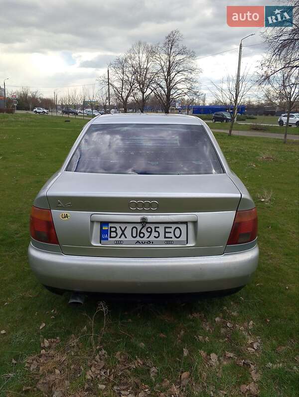 Седан Audi A4 1995 в Запорожье