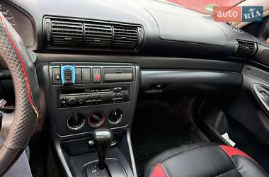 Седан Audi A4 1995 в 