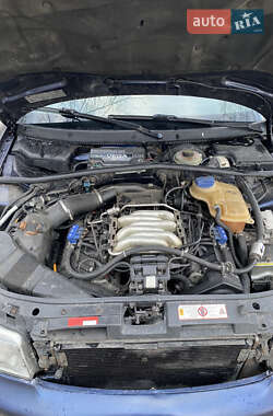 Седан Audi A4 1995 в 